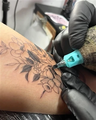 ¿Los tatuajes afectan la capacidad de mi piel para sentirse tacto o sudor?